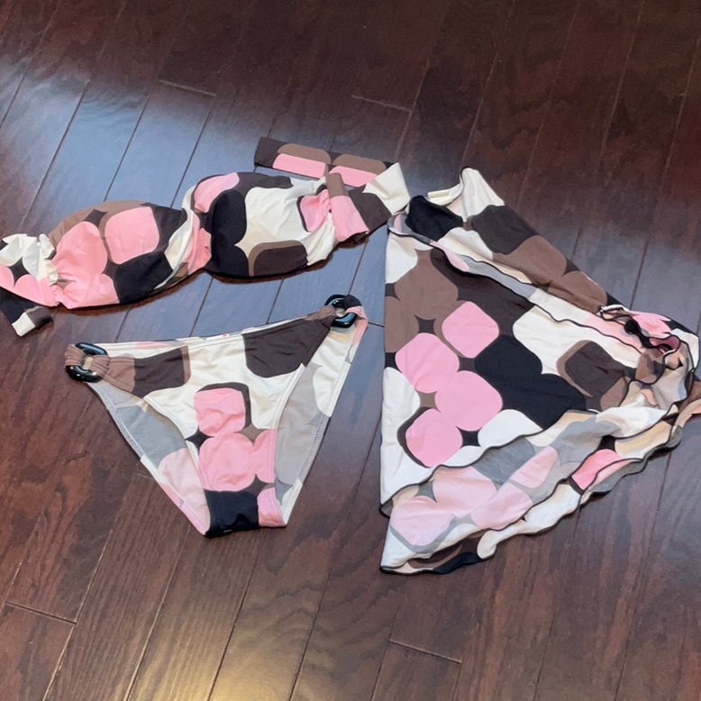 Kiwi Saint-Tropez Bikini And Pareo Cover Up 3-Piece Set. Euc